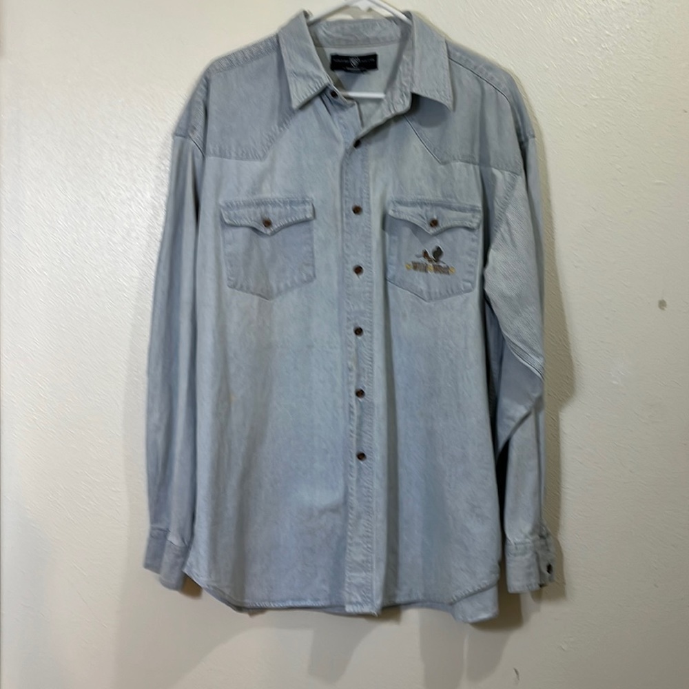 Warner Brothers long sleeved blouse with characters in the back. SizeXL